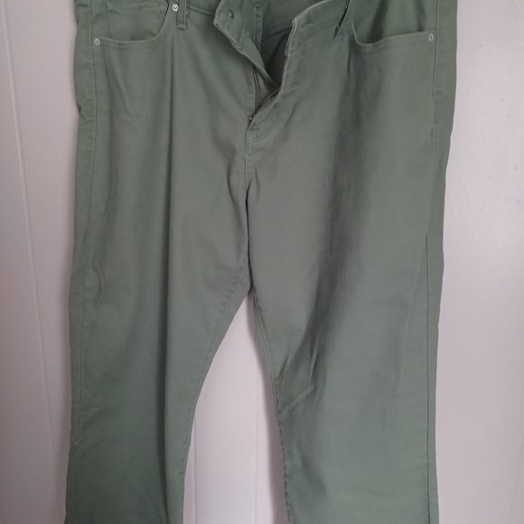 Levi's medium green capri - Picture 4 of 4